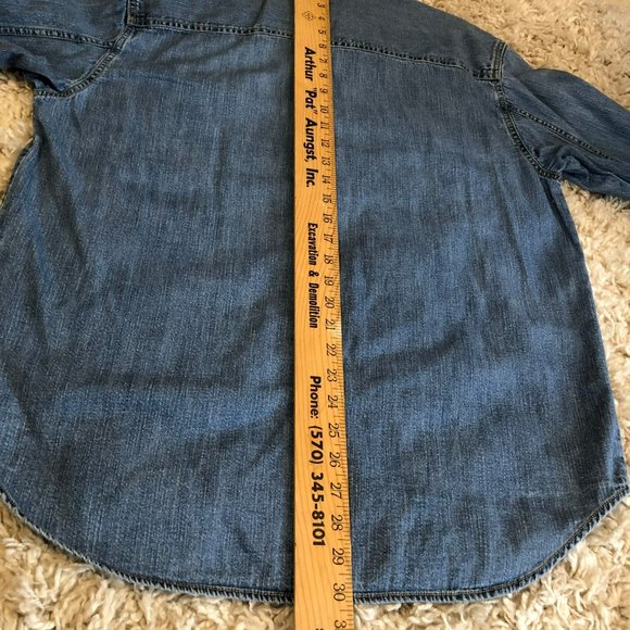 Vtg 90's Levi Strauss Red Tab Light Denim Metal Button Shirt sz M Loose Fit - Picture 7 of 7
